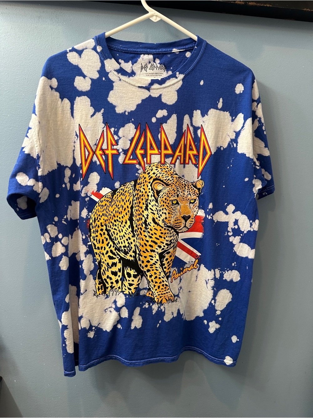 Def Leppard T-shirt Large Hysteria Animal
Band Tee Bleach Tie Dye Blue White New